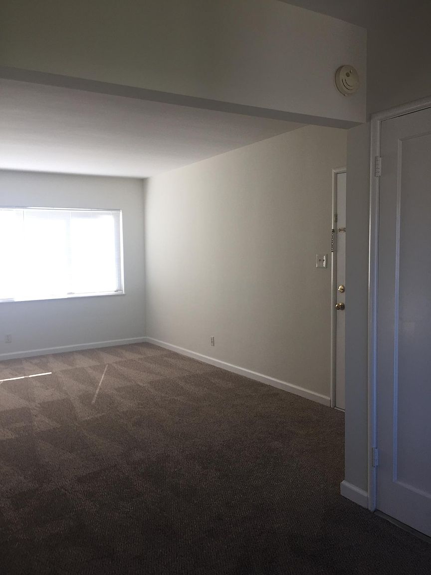 1482 Santa Rosa St photo 3