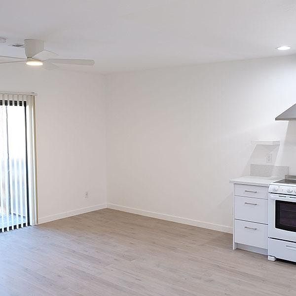 3295 C St photo 2