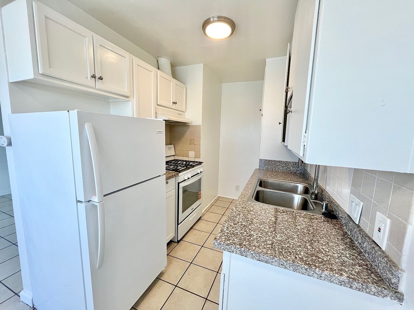 1228 Division St photo 5