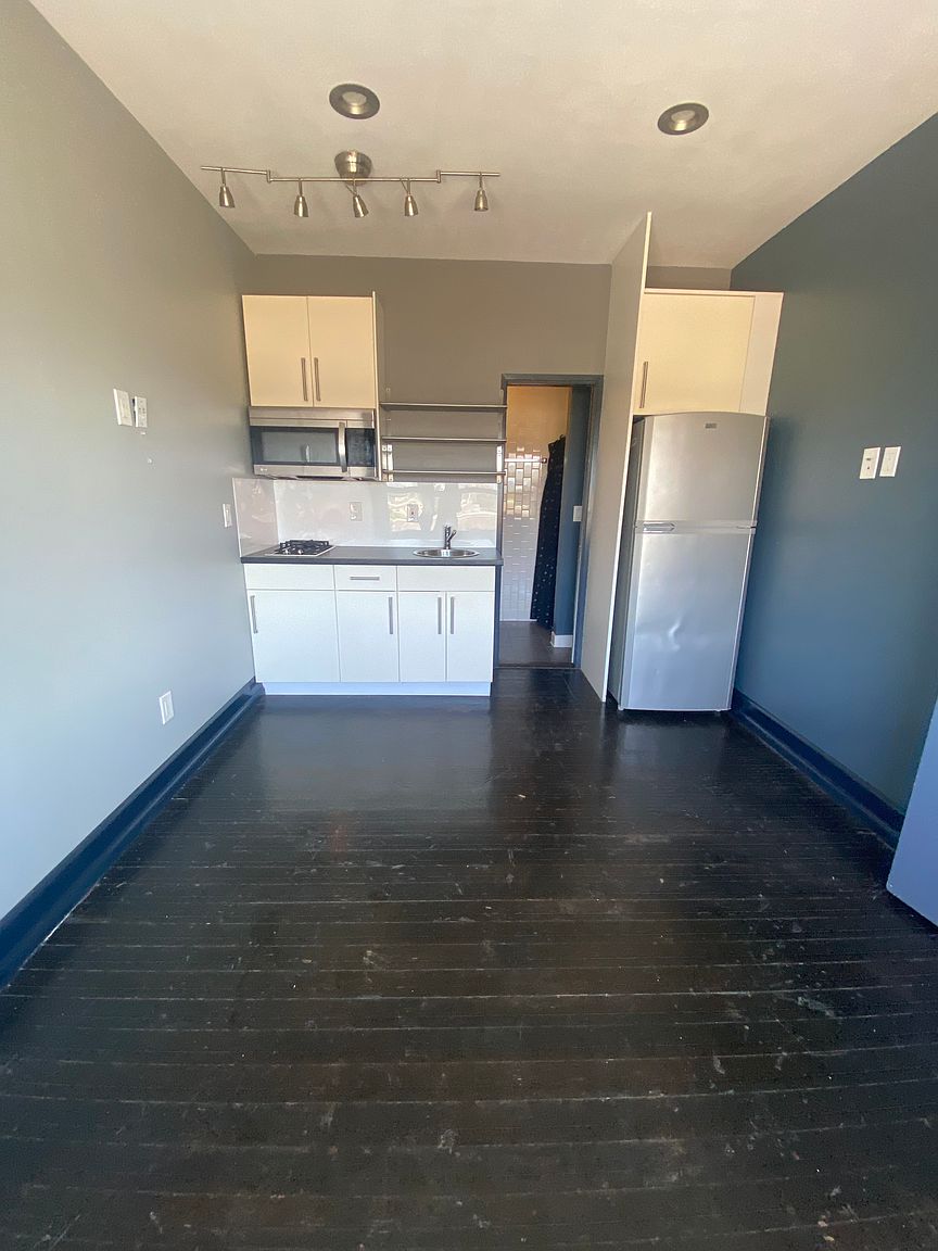 2171 Logan Ave photo 2