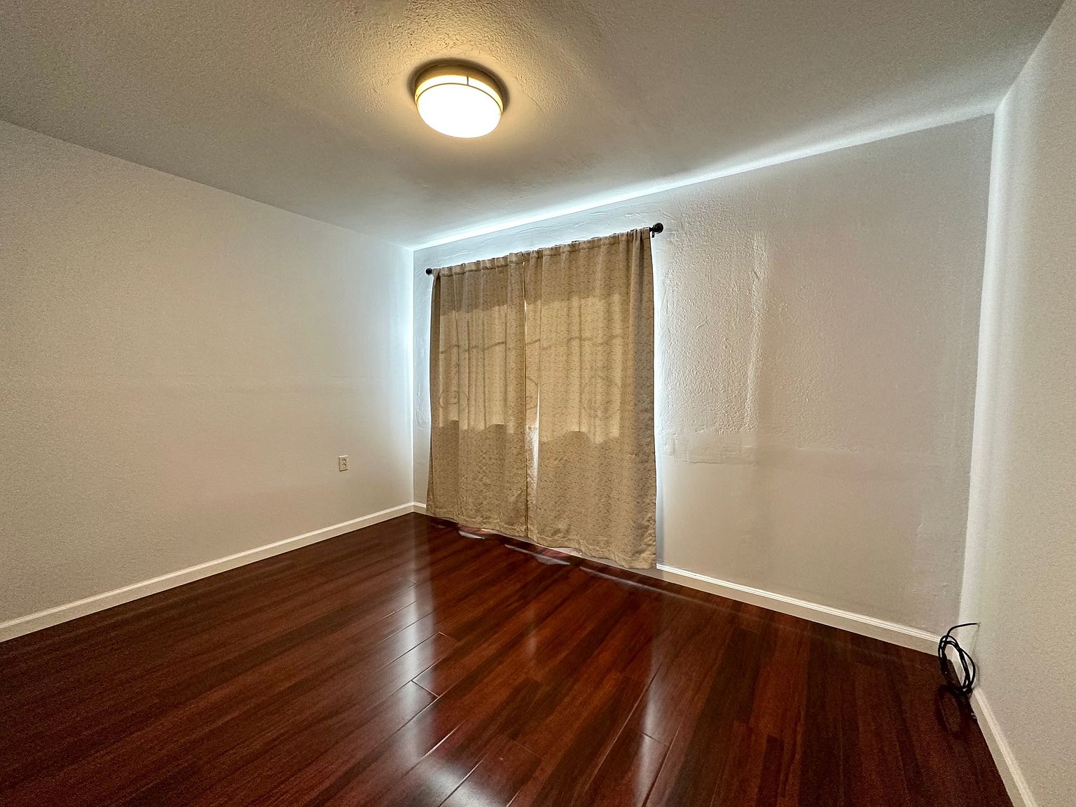 2BR/1BA Single Family House on Guttenberg St Floor 1 · San Francisco photo 5