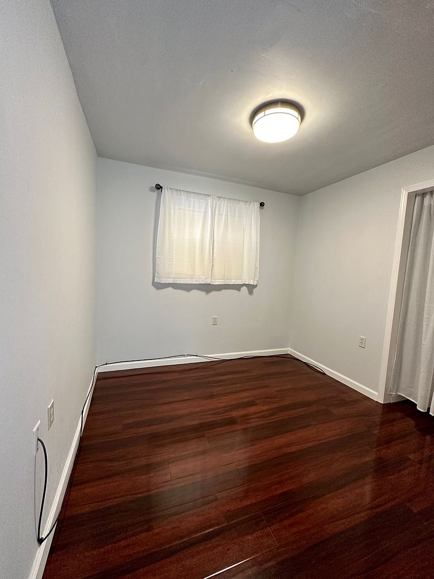 2BR/1BA Single Family House on Guttenberg St Floor 1 · San Francisco photo 3
