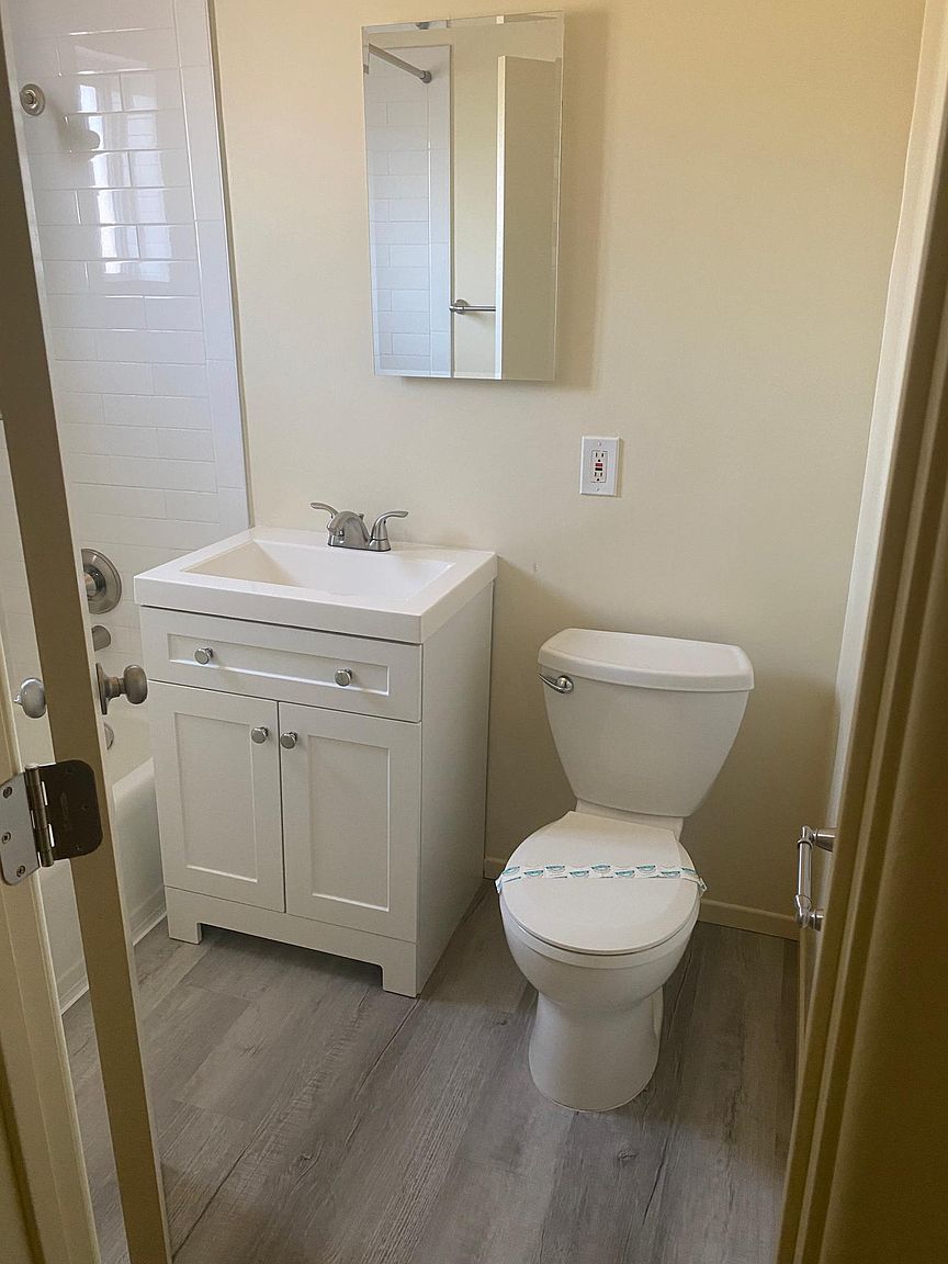 2020 S Tremont St photo 5