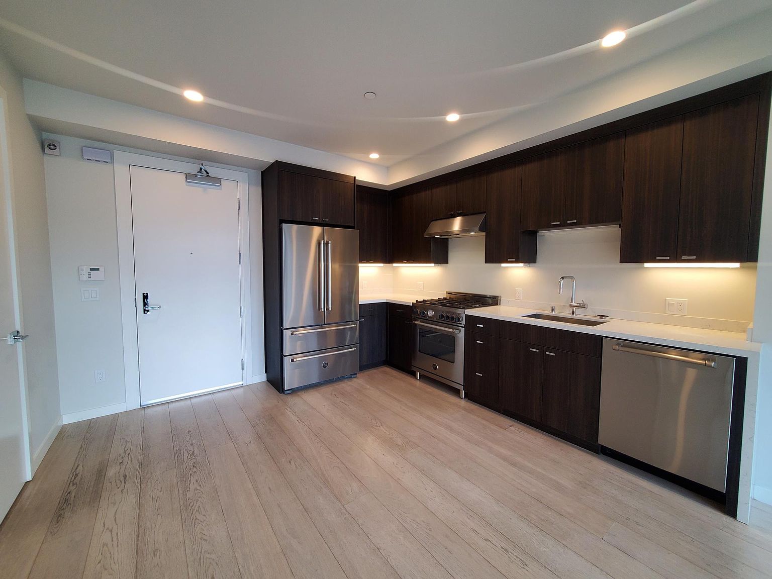 1BR/2BA Apartment on Harrison St · San Francisco photo 3