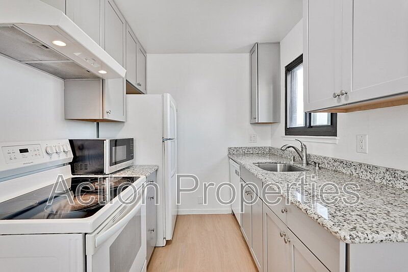 709 6th Ave photo 3