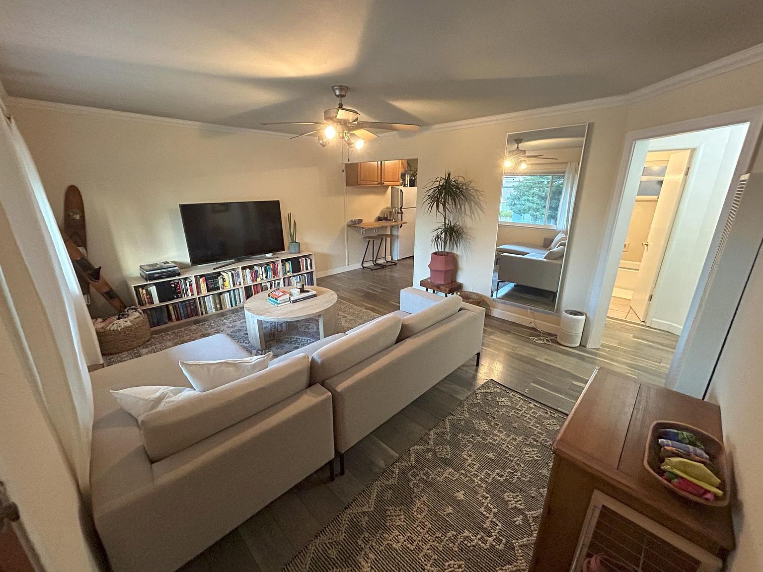 3872 Vineyard Ave photo 2