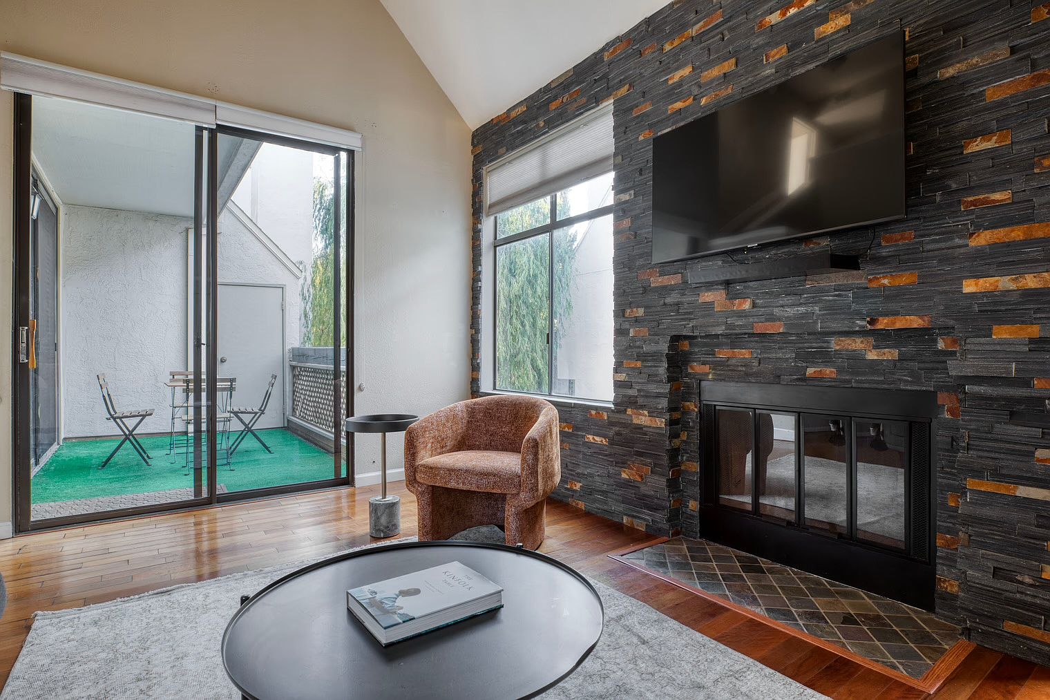 2202 River Run Dr photo 5