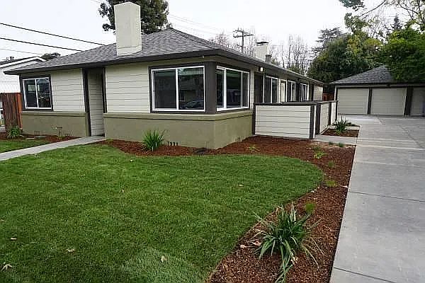 485 Waverley St photo 3