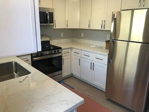 485 Waverley St photo 5
