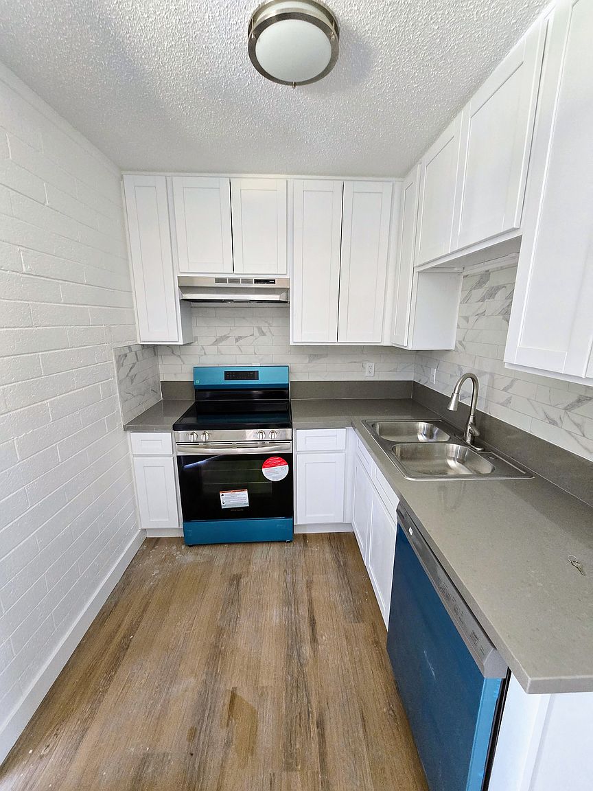 5623 West Myrtle Ave photo 2
