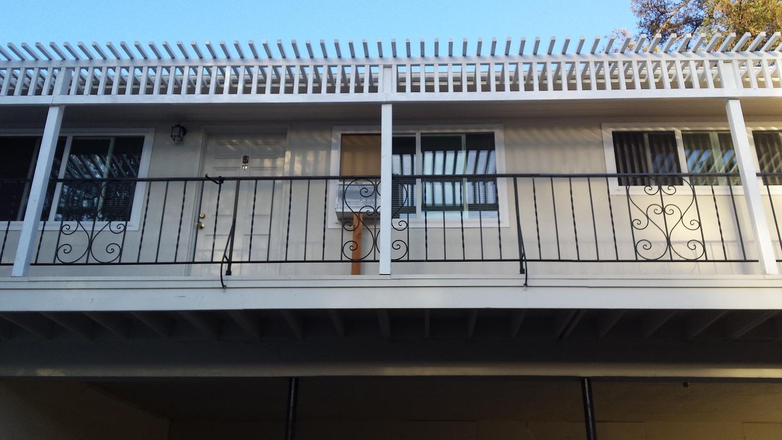 357 Hawthorne Ave photo 4