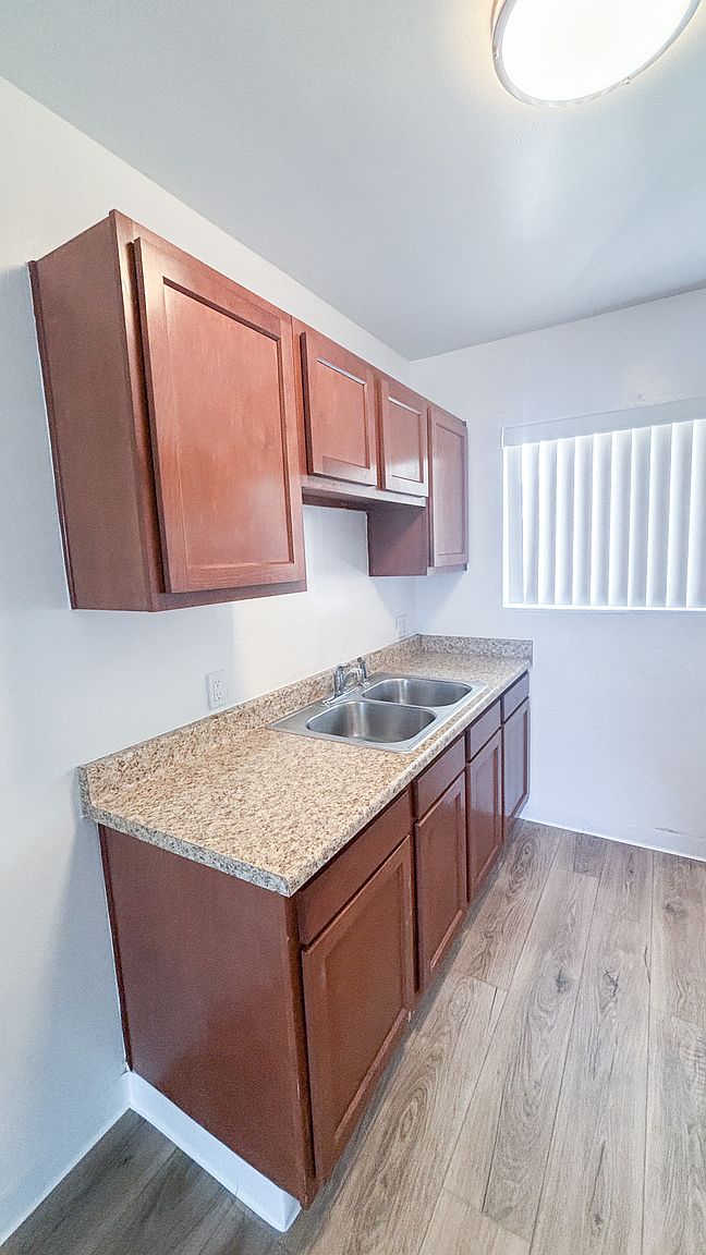 4390 Rosebud Ln photo 2