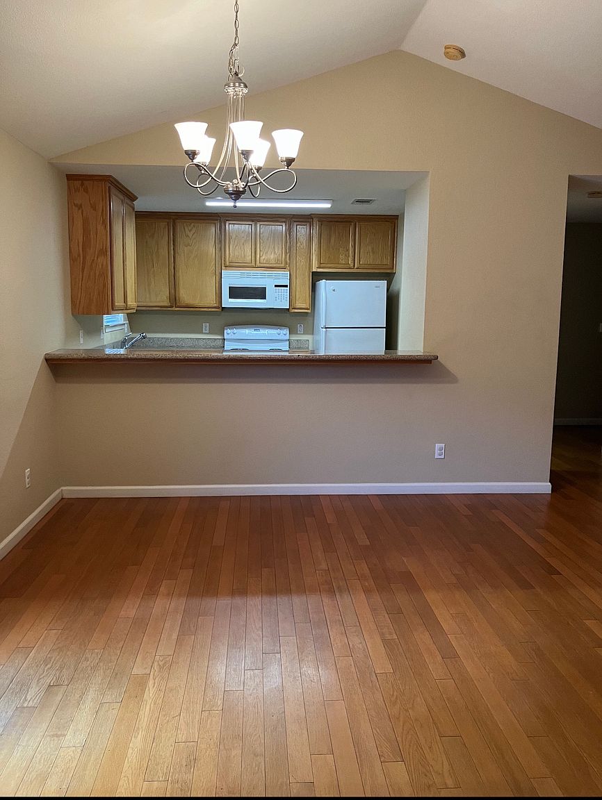 357 Acacia St photo 5