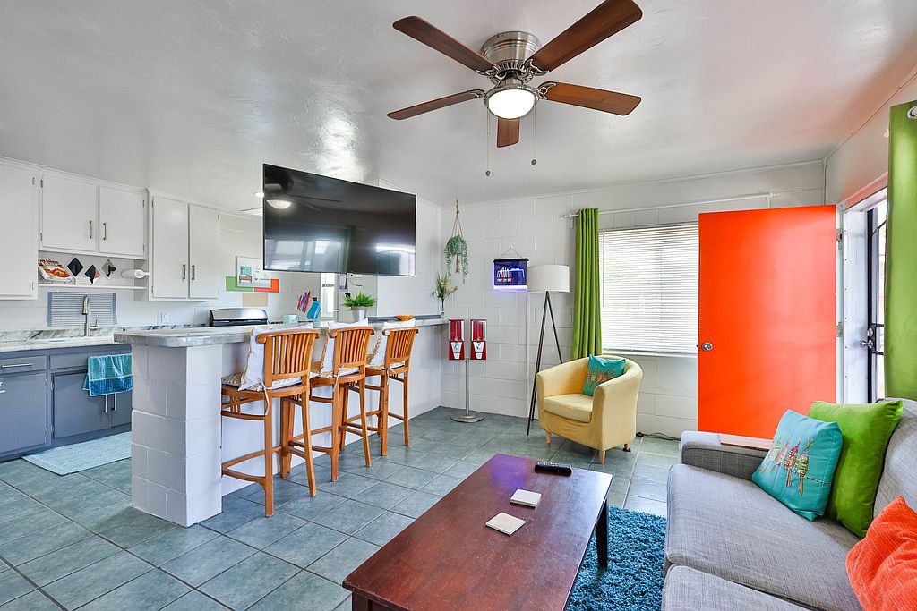 596 3rd St photo 2