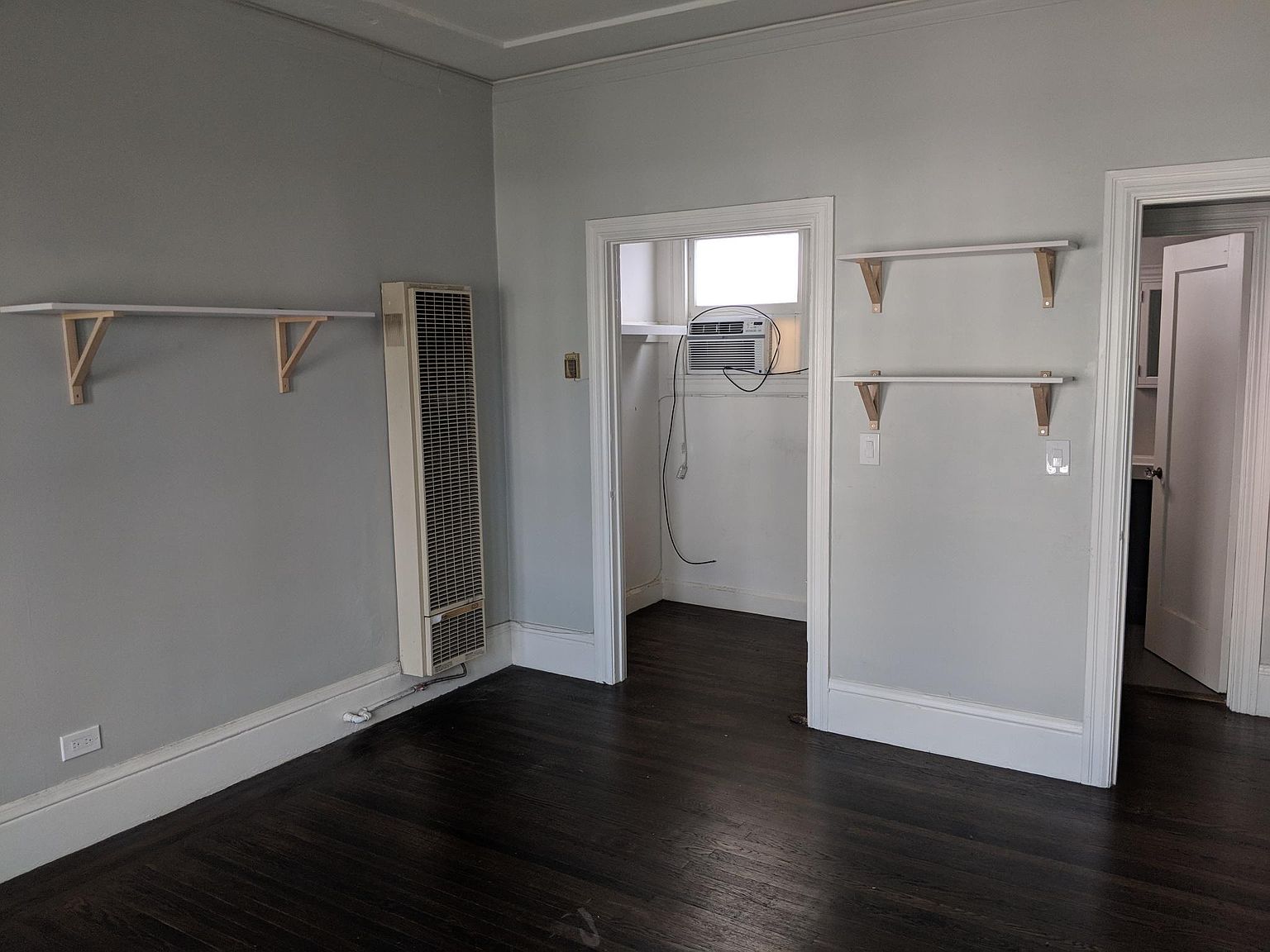 4344 Broadway photo 2