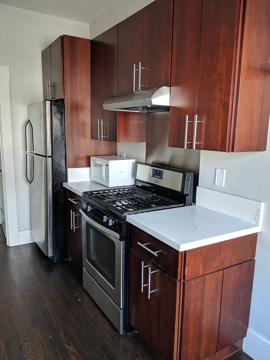 4344 Broadway photo 3