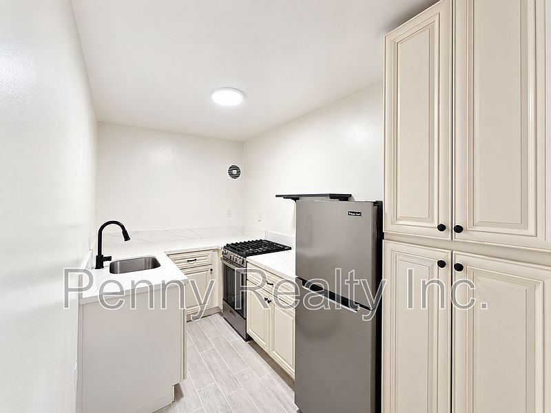 3989 Haines St photo 4