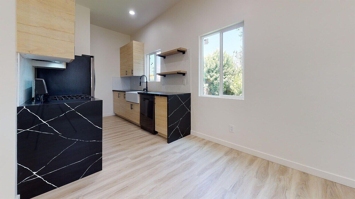 6308 Connie Dr photo 2