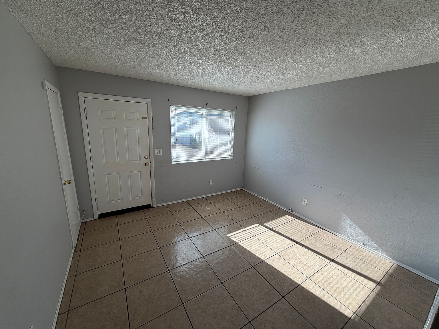 1009 East Commonwealth Avenue photo 4