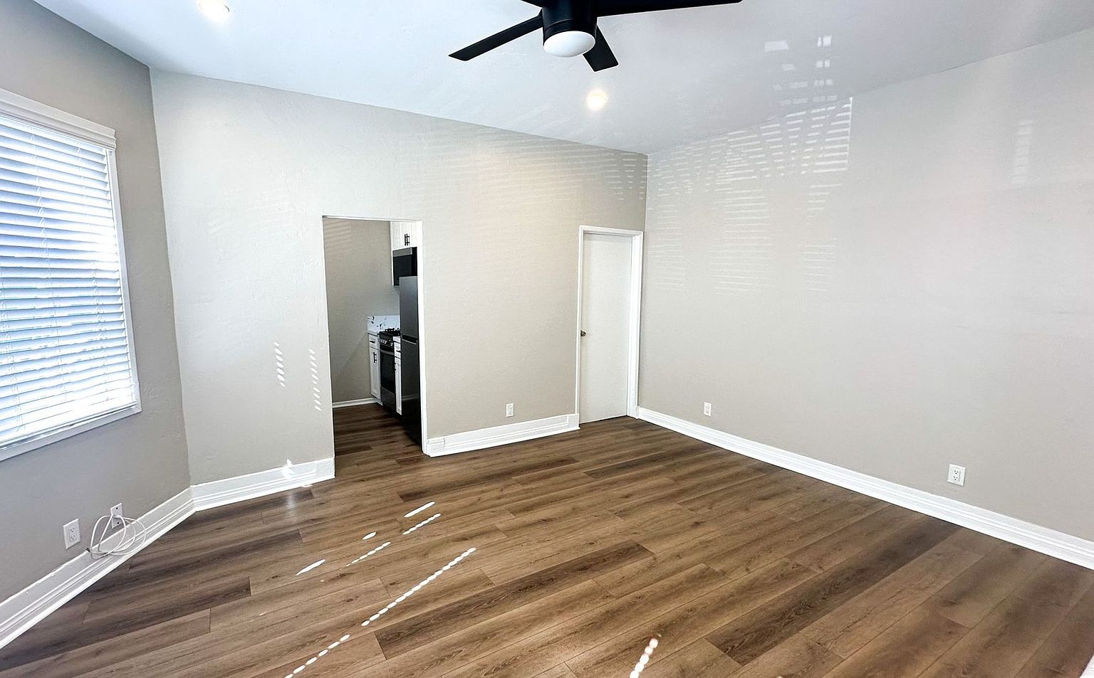 studio  1.0 baths photo 4