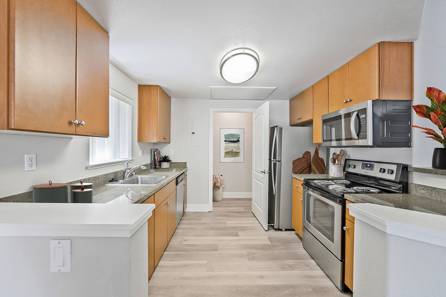 Kensington Apartments photo 5