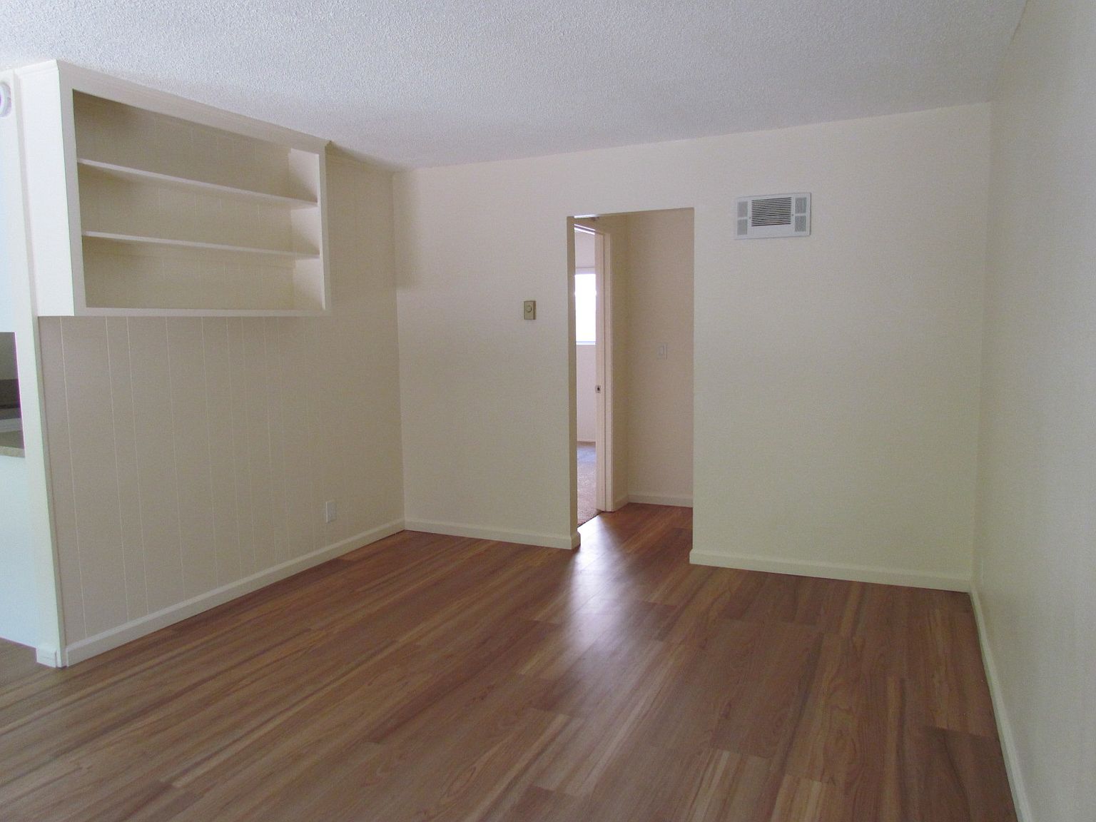 4614 Edgeware Rd photo 5