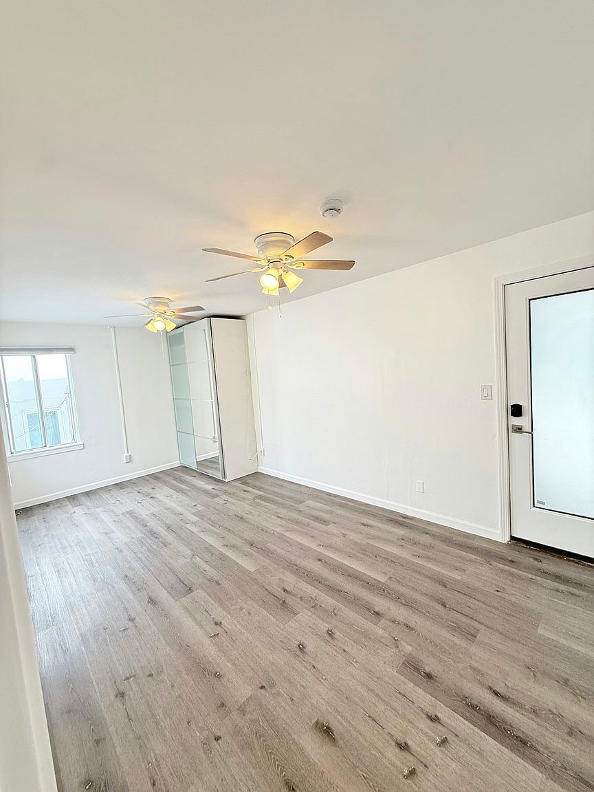 732 Ventura Pl photo 2