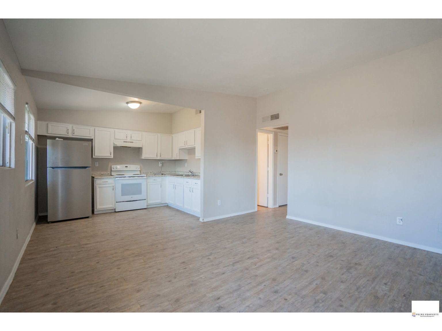 2131 W Devonshire Ave photo 5