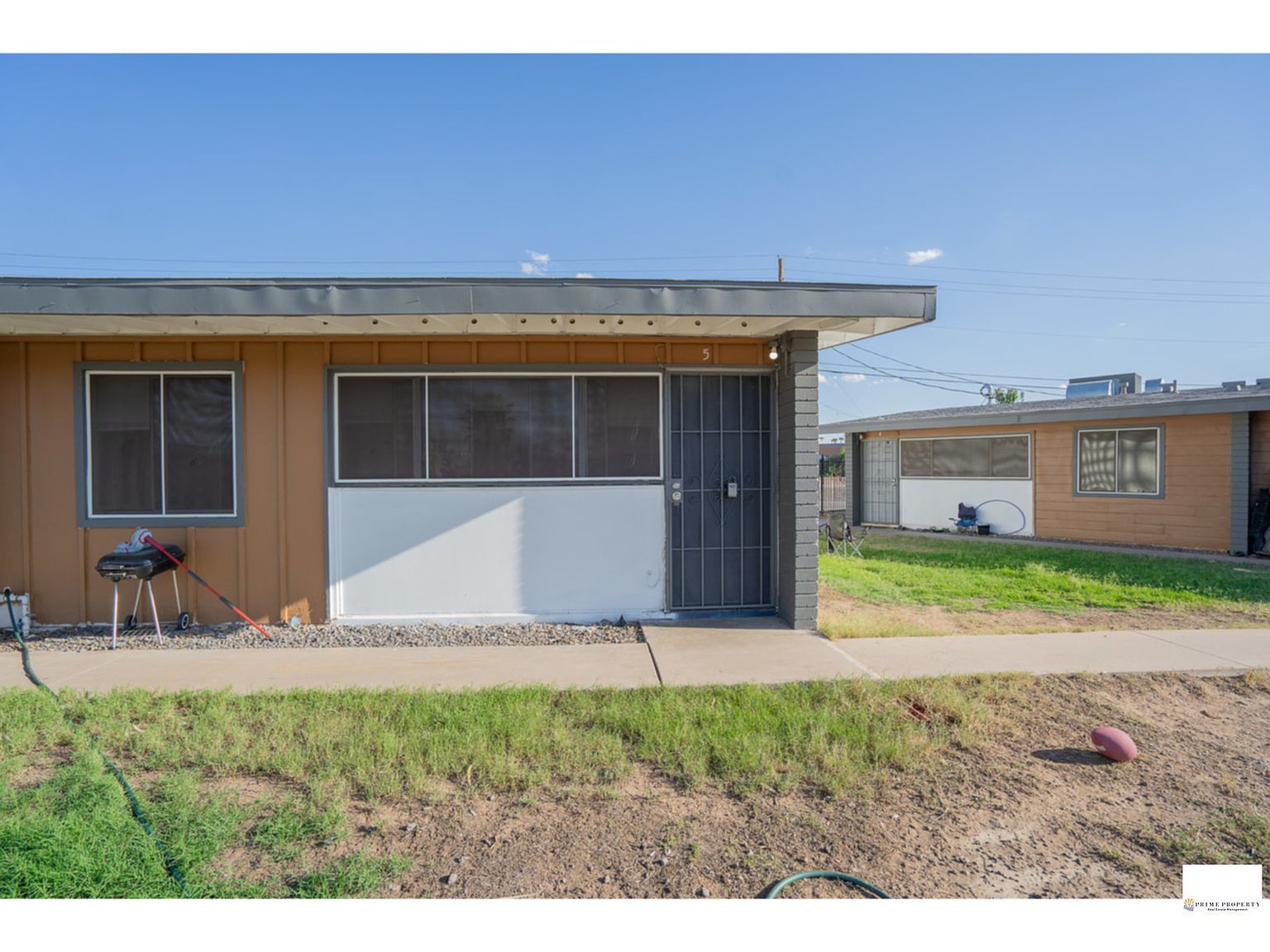 2131 W Devonshire Ave photo 3