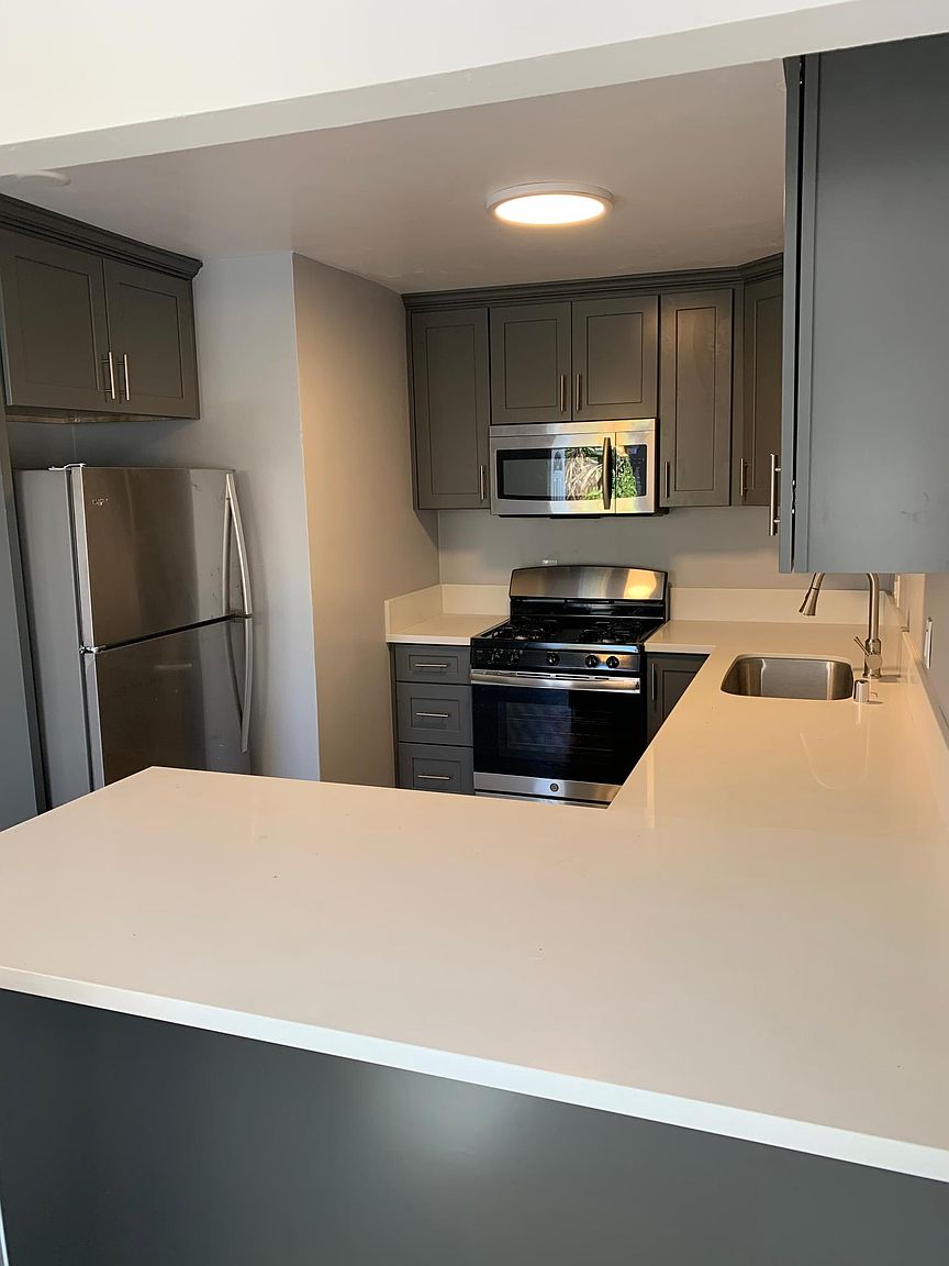 5972 Streamview Dr photo 2