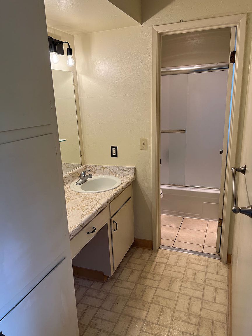 167 Villa Ave photo 3