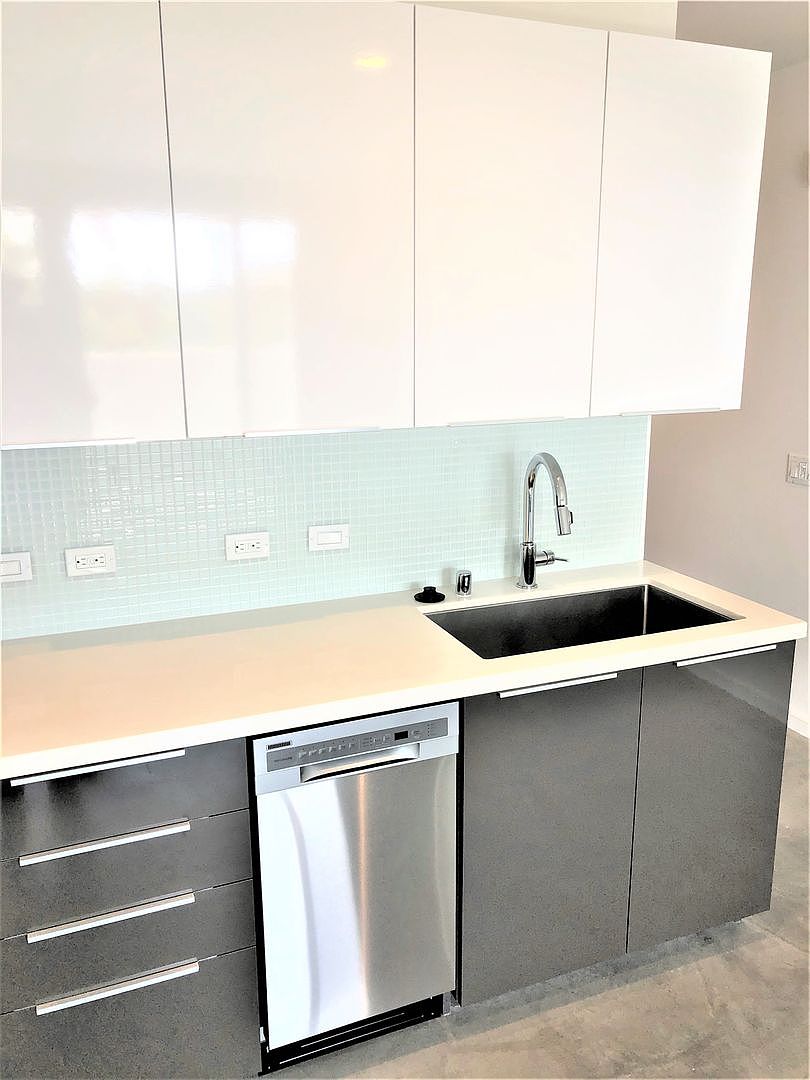 205 photo 3