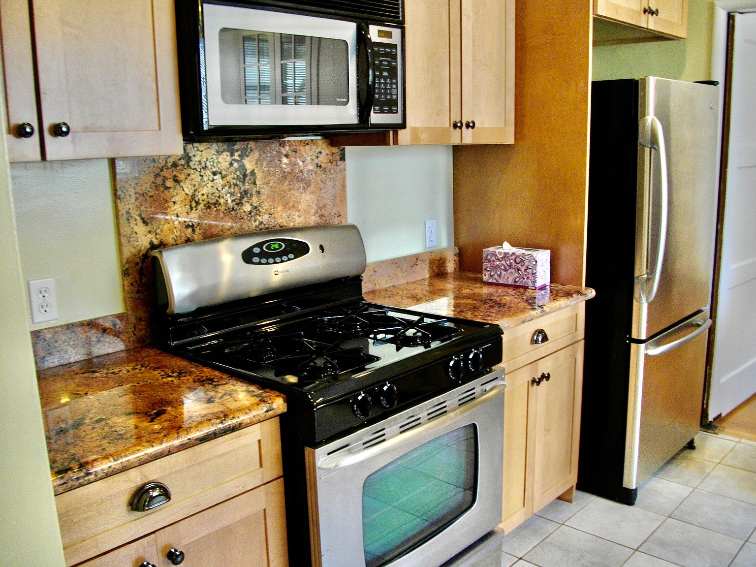 1640 Scenic Ave photo 4