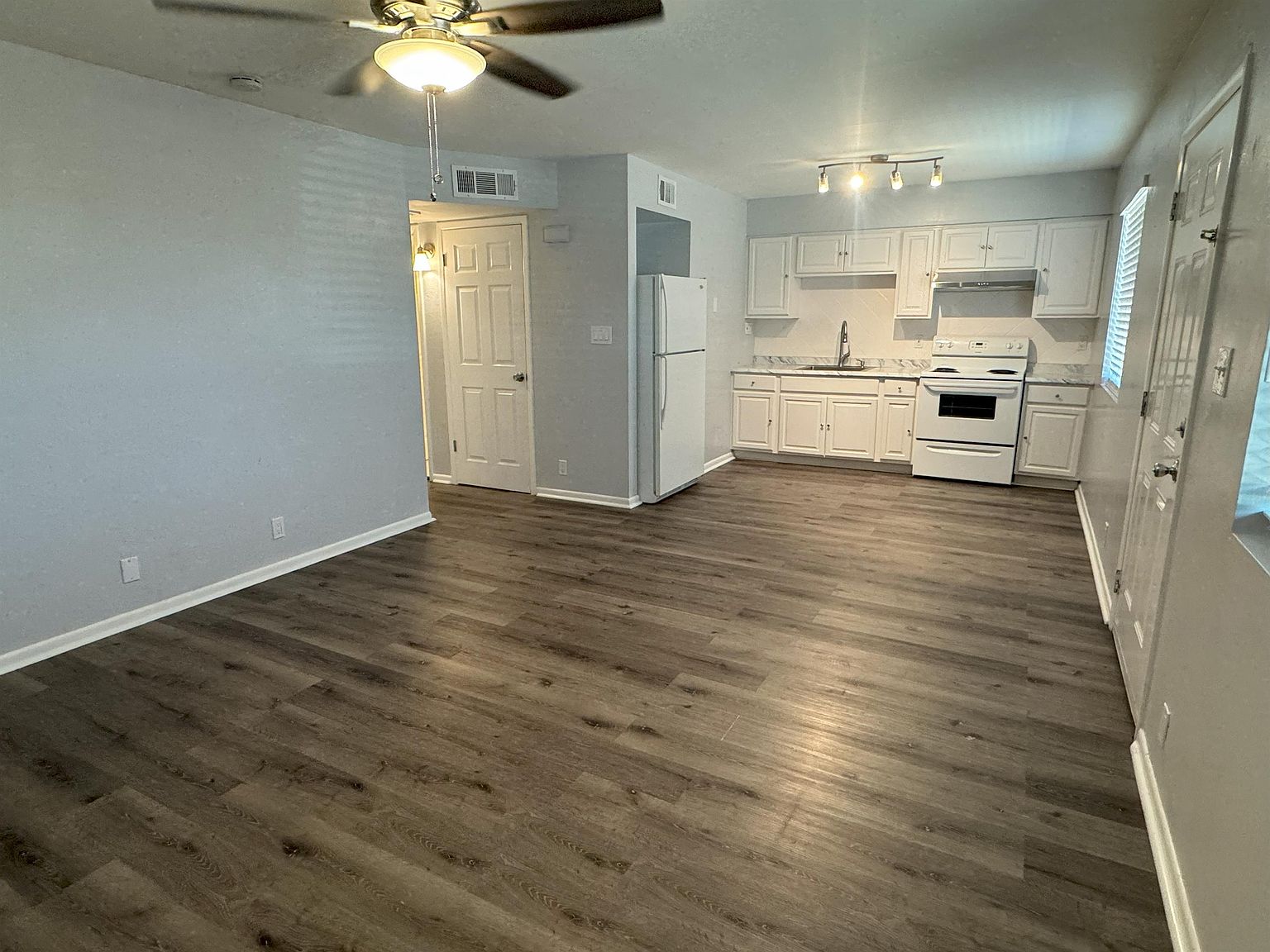1736 E Virginia Ave APT 1 photo 2