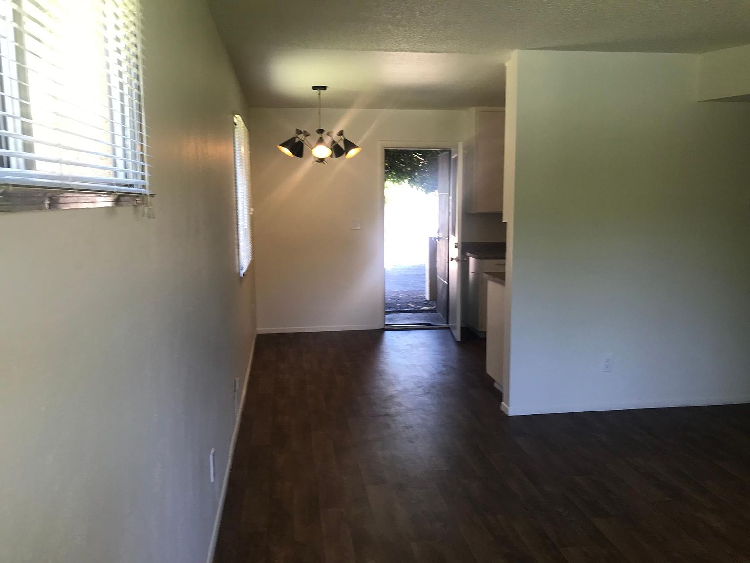 914 W Glendale Ave photo 5