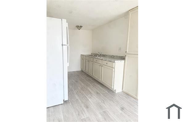 721 W Cheryl Dr photo 3