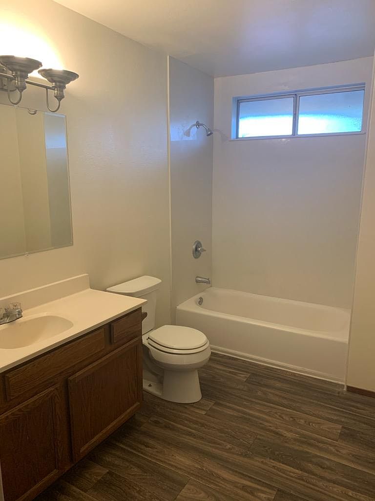 1025 E Cotati Ave photo 3