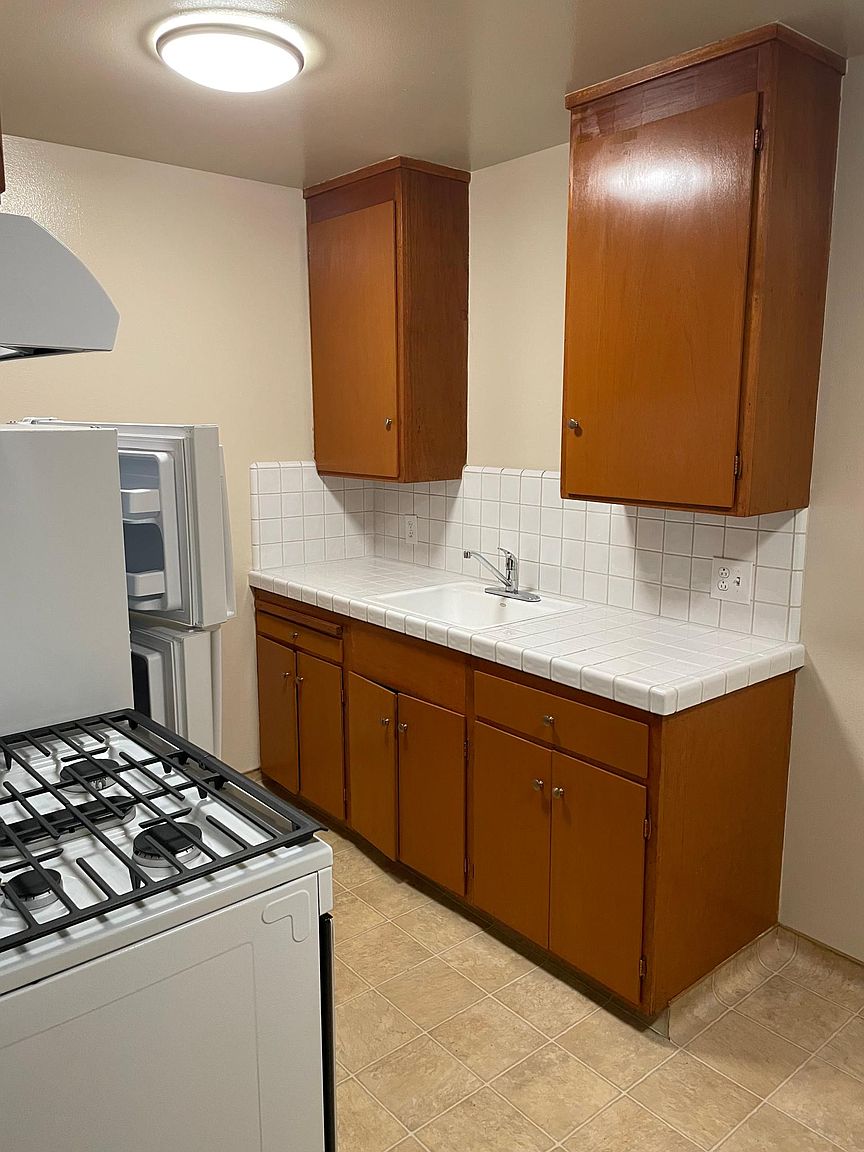 221 Pamela Ave photo 3
