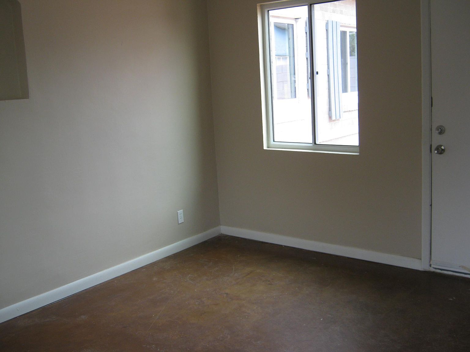 3811 N 6th St APT B photo 2