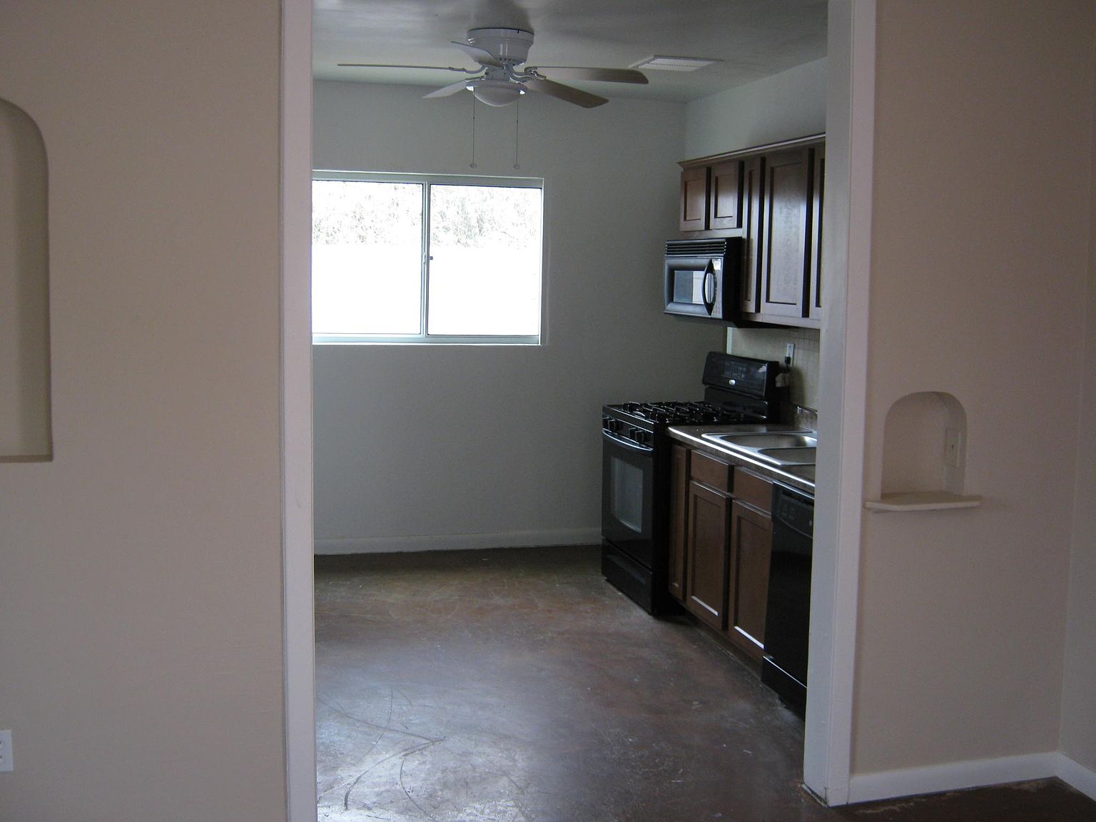 3811 N 6th St APT B photo 4