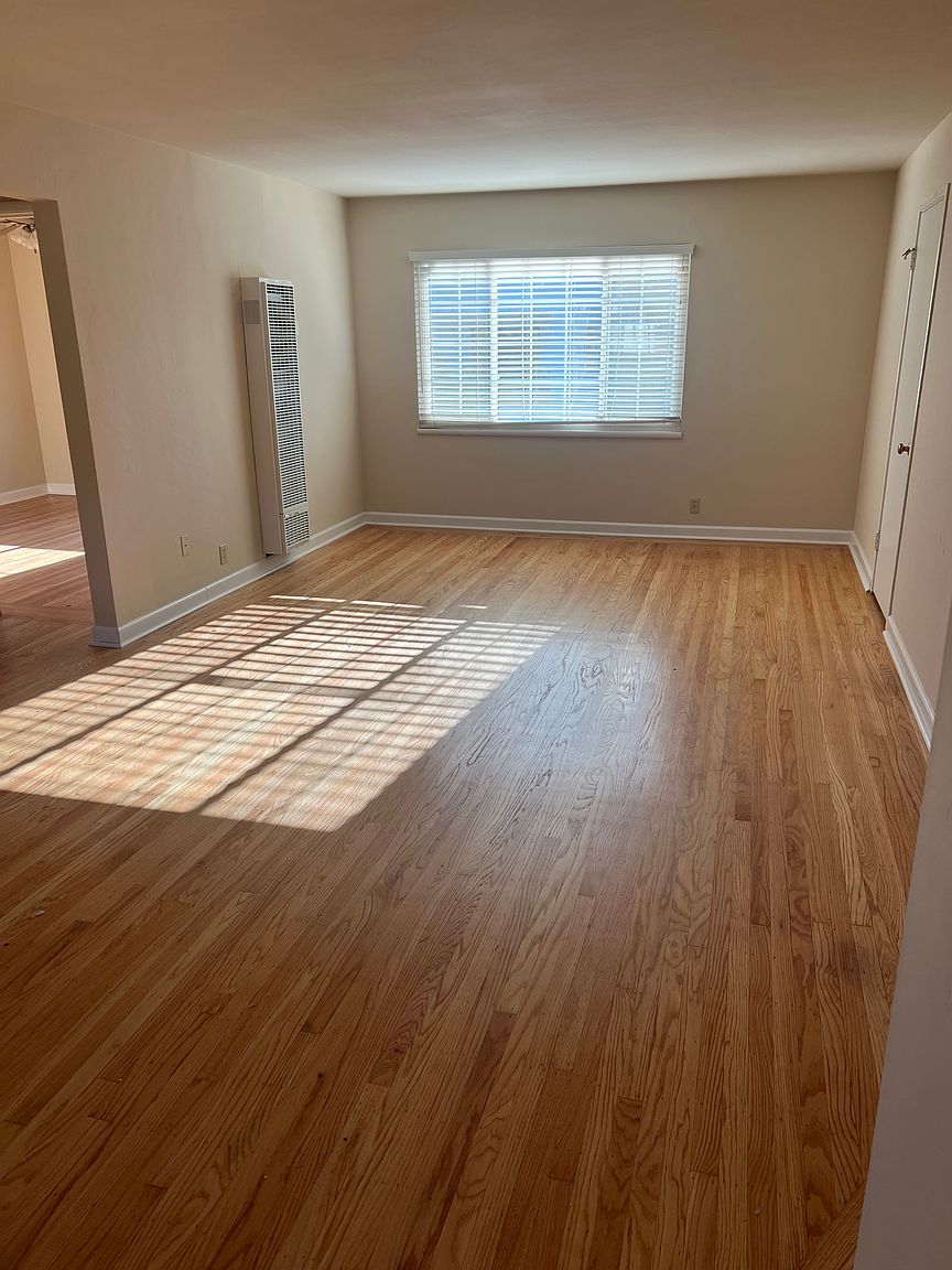 1322 Holly St photo 3