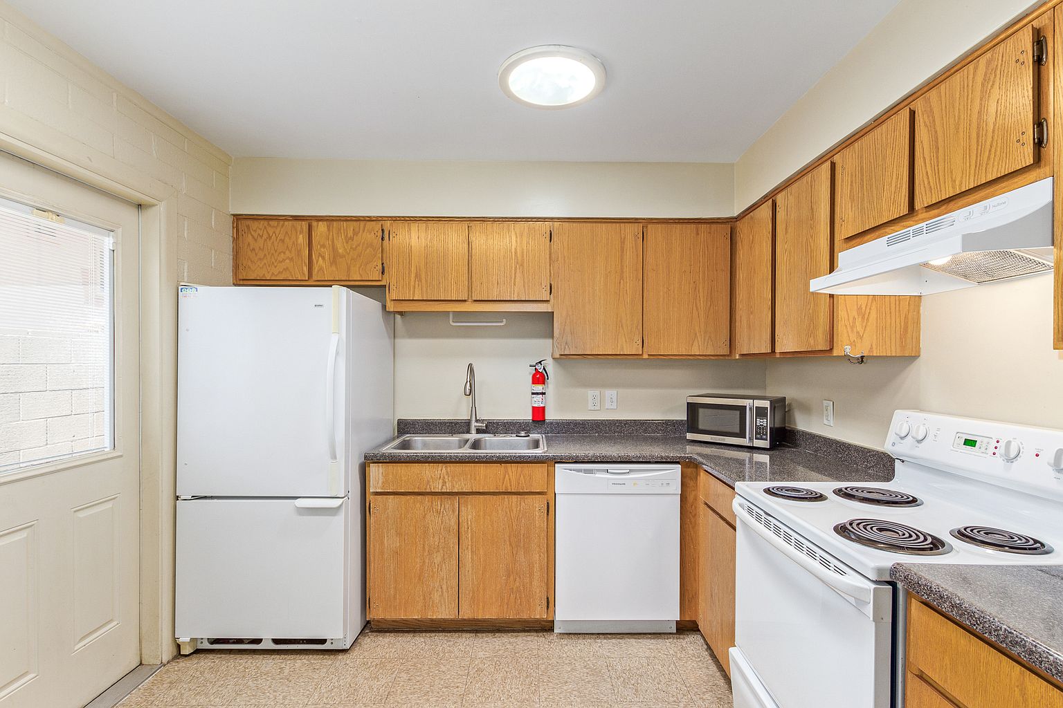 1408 W Becker Ln photo 4