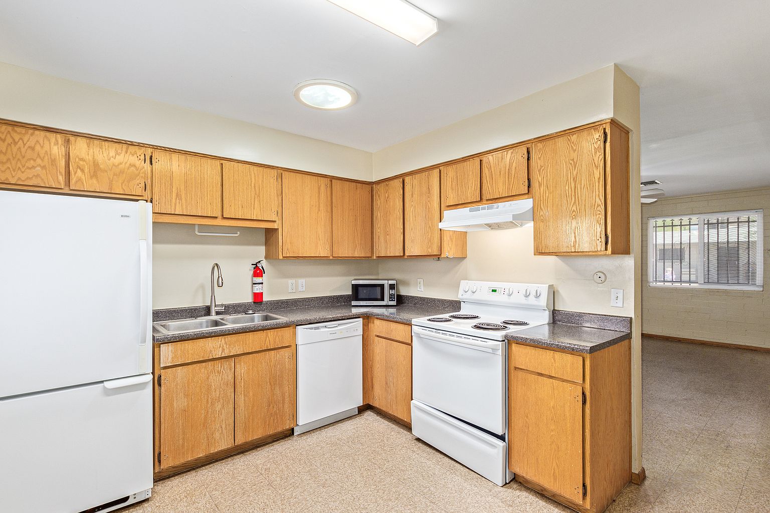 1408 W Becker Ln photo 5