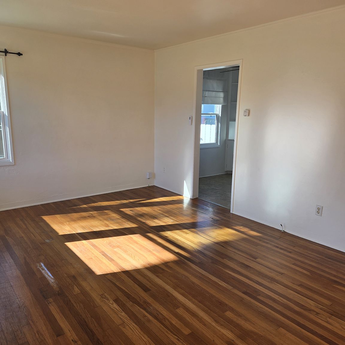 418 Pomona Ave photo 3