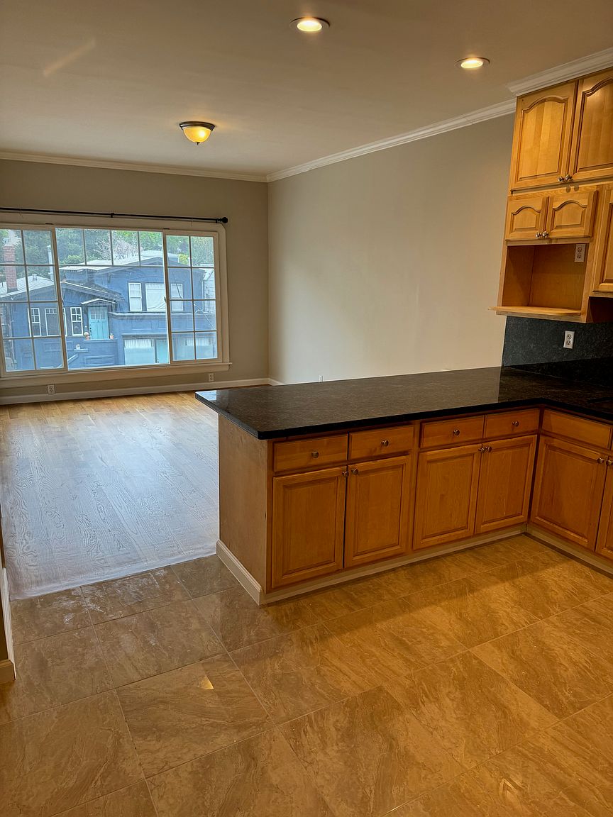 1517 Macarthur Blvd photo 4