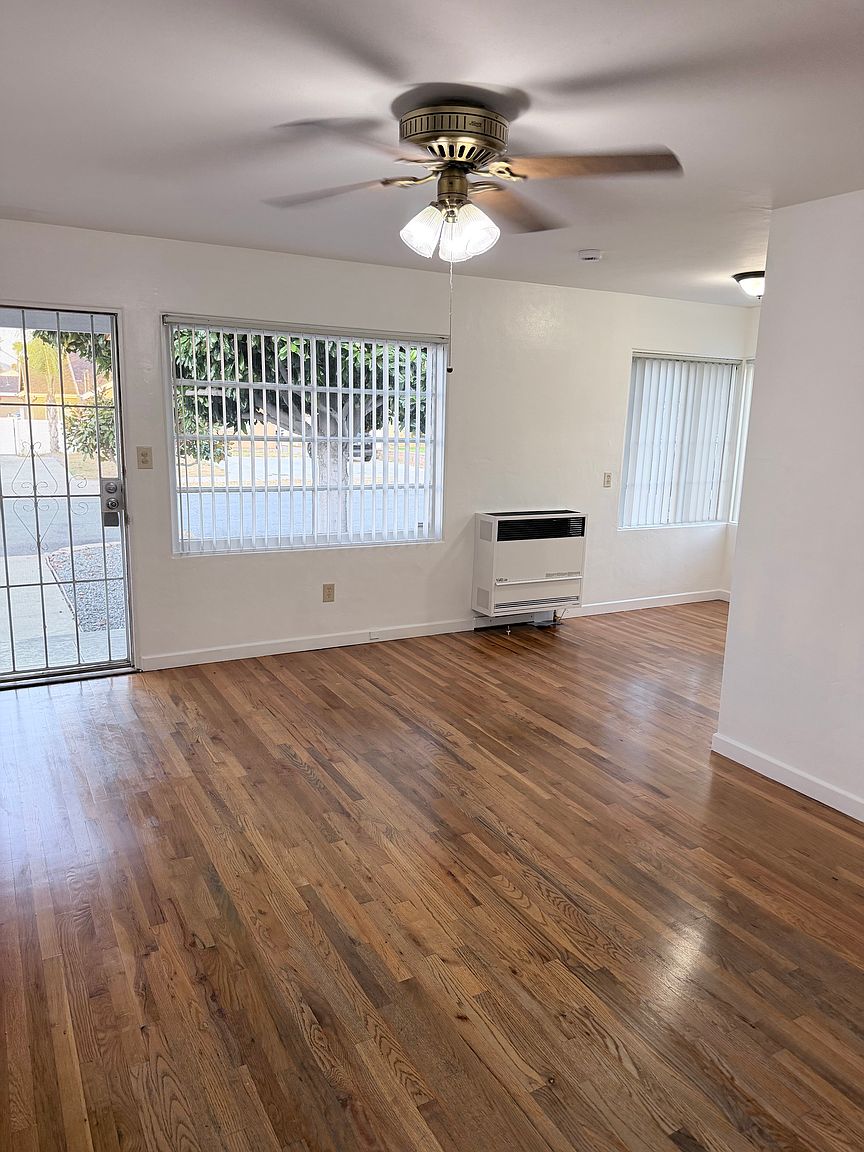 516 Claydelle Ave photo 2