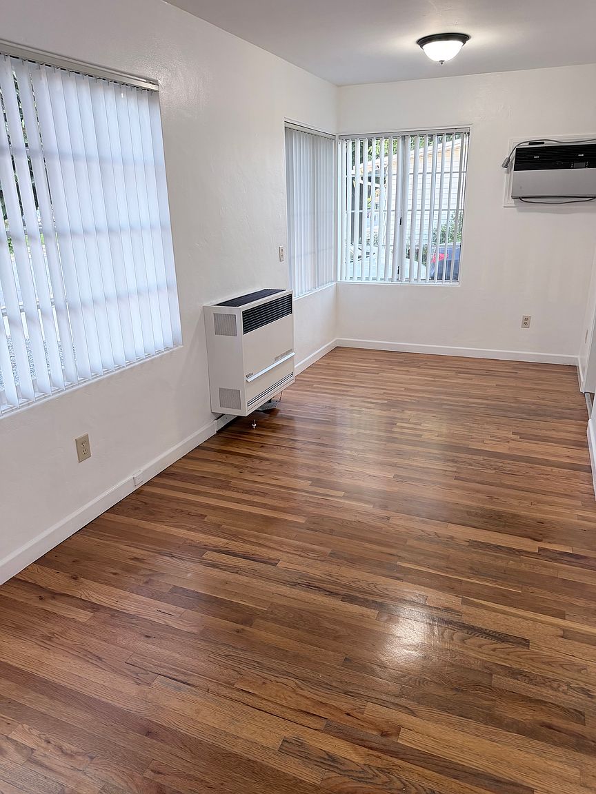 516 Claydelle Ave photo 3