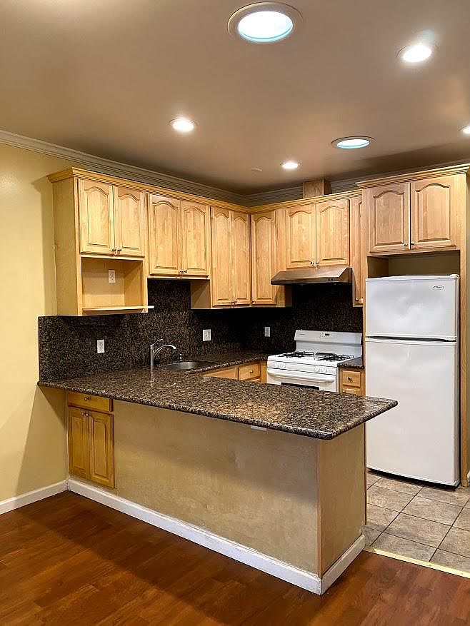 1531 Macarthur Blvd photo 3