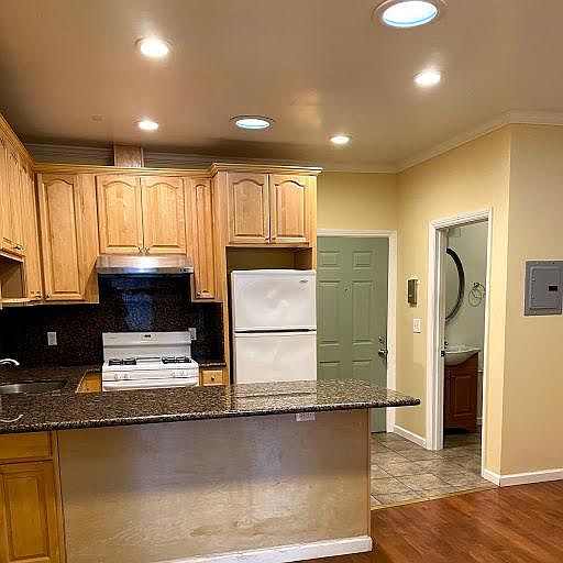 1531 Macarthur Blvd photo 2