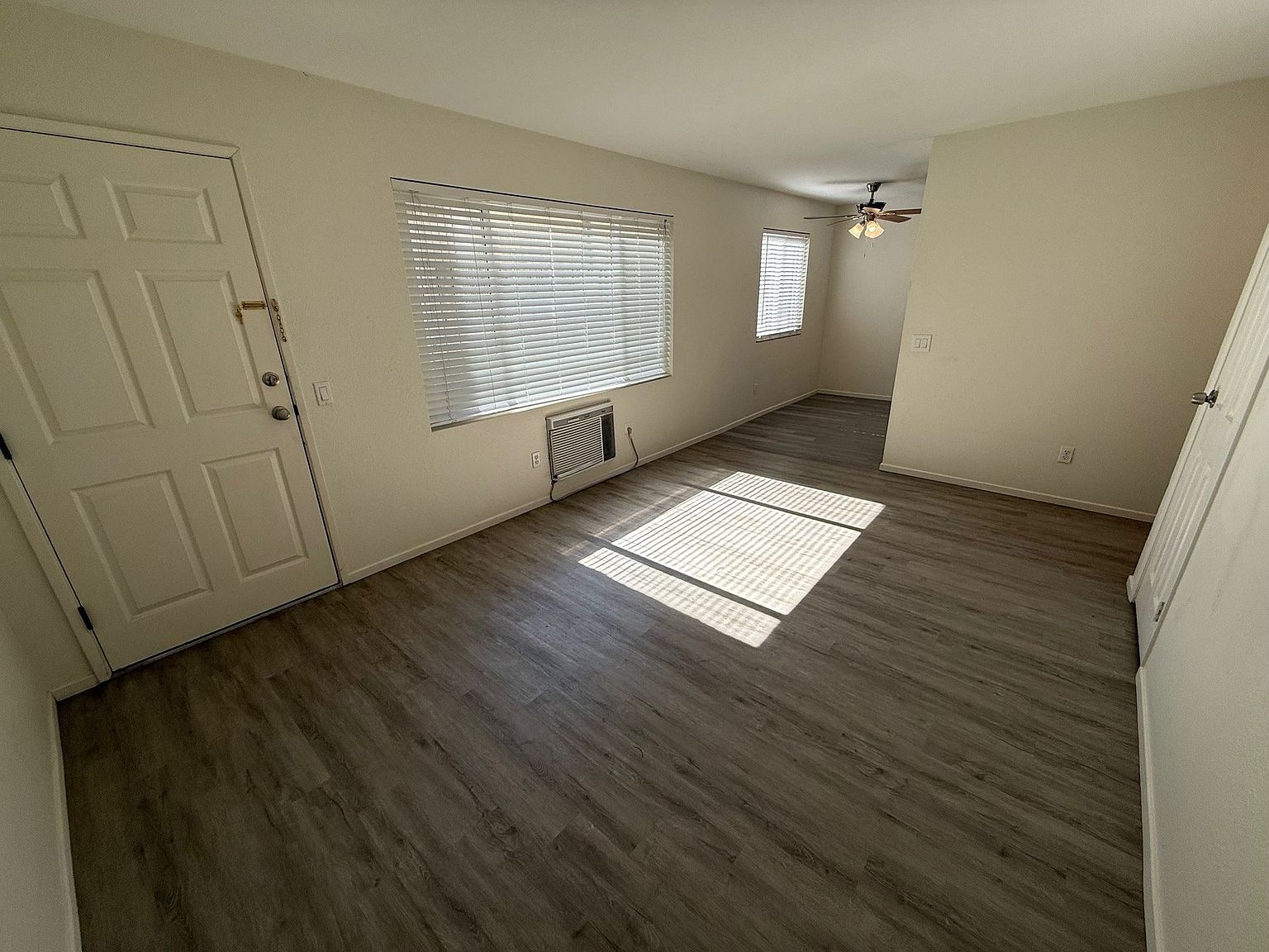 2 beds  2.0 baths photo 4